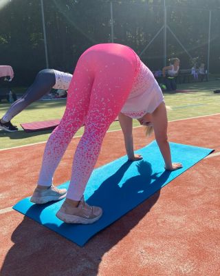 🧘‍♀️ Plynout, dýchat, cítit se skvěle. Naše legíny a trička na jógu ti padnou jako druhá kůže – pružné, prodyšné a ušité v...