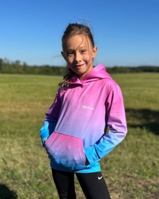 Když se barvy potkají uprostřed… vznikne Ombré mikinka! ✨ Naše dětská mikina je tak pohodlná, že ji děti nebudou chtít...